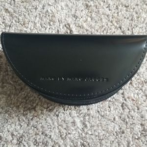 FREE w/bundle  🖤Marc Jacobs🖤 CASE & microfiber